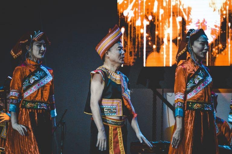 "tribus de taiwan y cafe" "lenguas indígenas de Taiwán" "tribus aborígenes taiwanesas" "preservación de idiomas en Taiwán" "pérdida cultural y globalización" "turismo aborigen en Taiwán" "rituales y tradiciones indígenas en Taiwán"